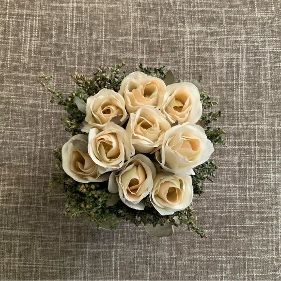 Small accessory to set on a shelf or desk. - Picture 2 of 4